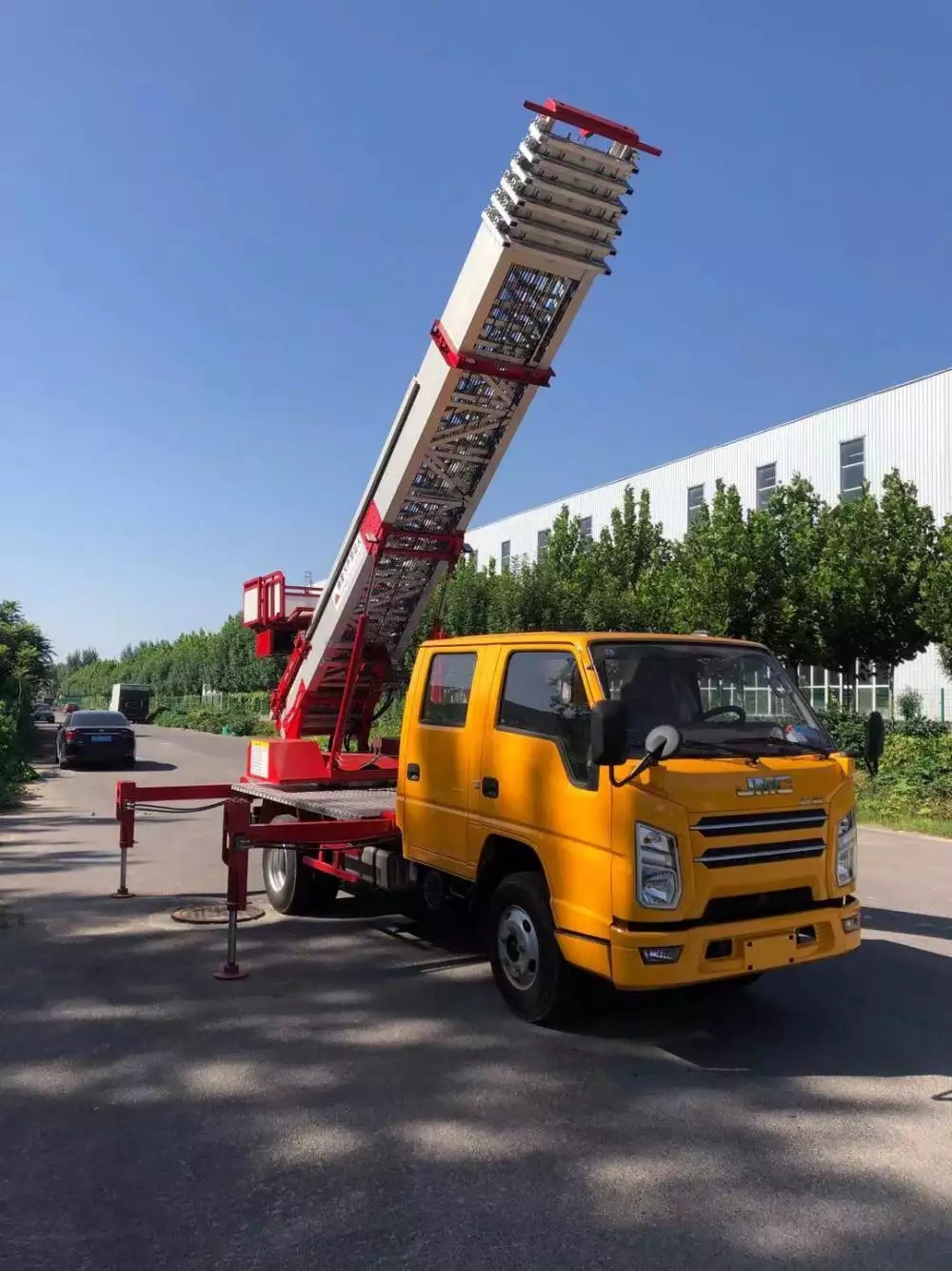 万全县附近的云梯车出租服务：轻松解决高空作业需求