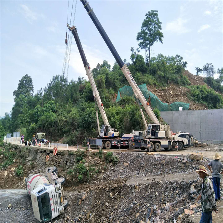万全县汽车掉沟里叫吊车救援要多少钱